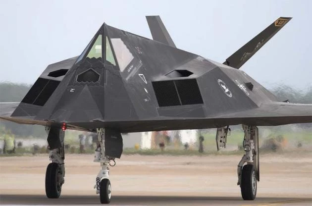 F117: Το βομβαρδιστικό Stealth των ΗΠΑ ξανά στον αέρα (βίντεο)